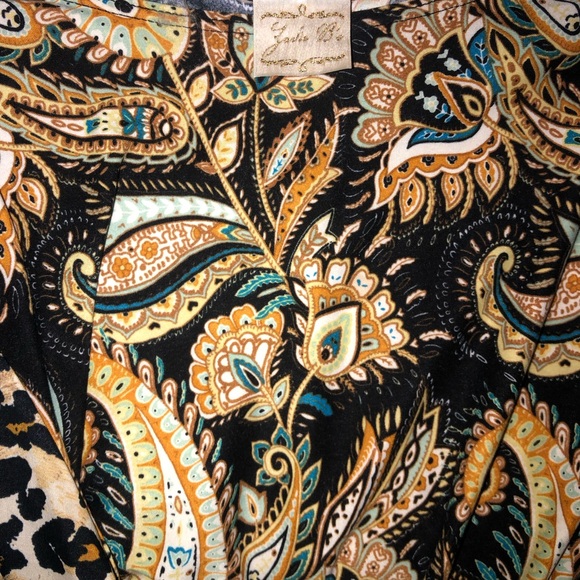 Zadie AB’s Elegant Paisley and Leopard Print Tunic - Picture 2 of 2